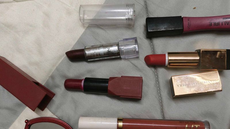 8 Assorted Lipsticks Bundle
