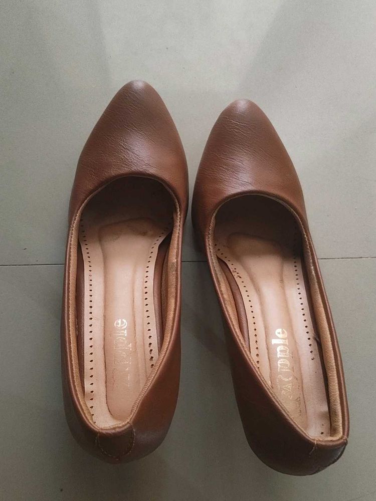 Stylish Brown Pointed Toe Heels