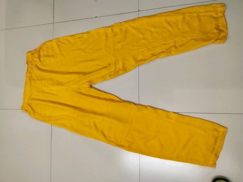 🟡 Yellow Pants👖