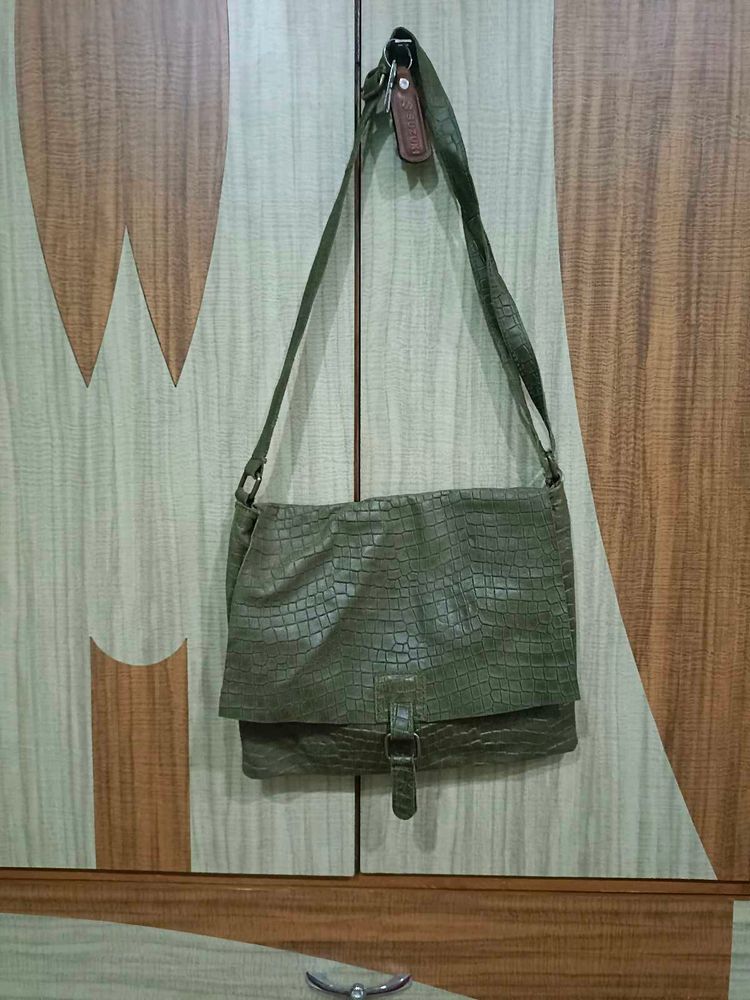 Stylish Green Croc Embossed Messenger Bag