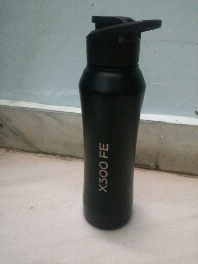 Stylish Black Water Bottle
