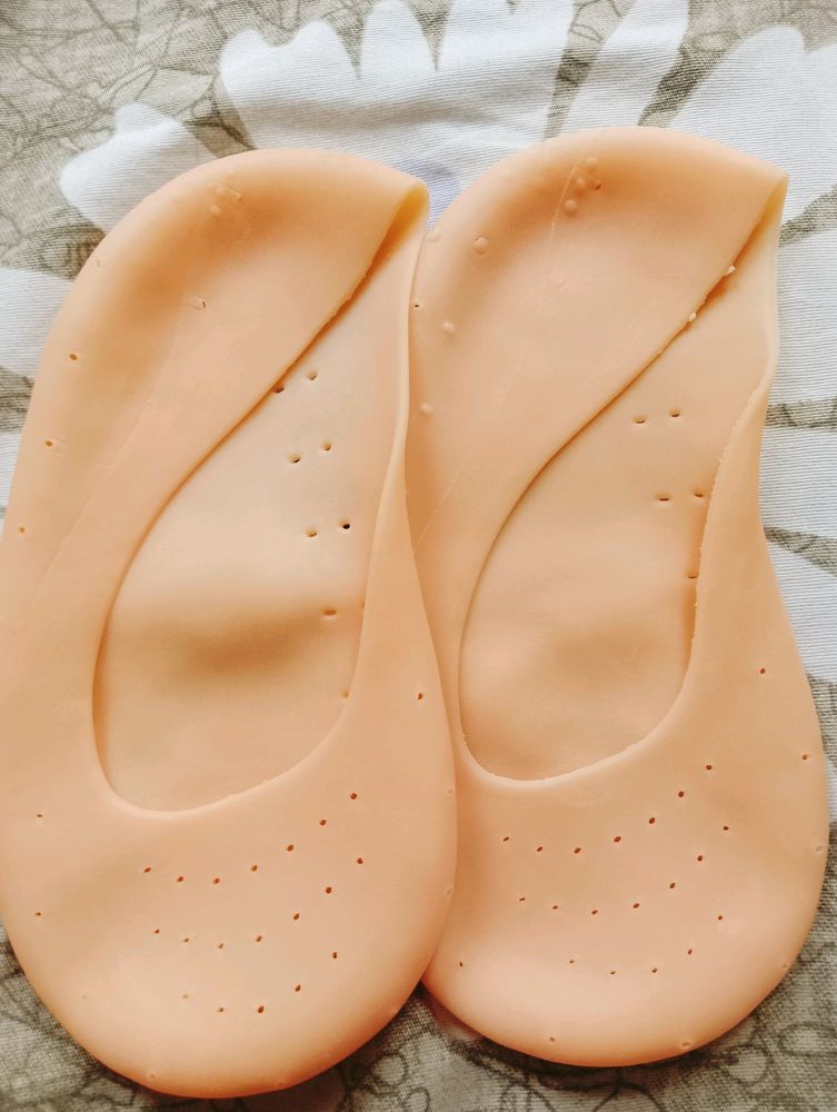 New Silicon Socks To Keep Your Feet Crack Free