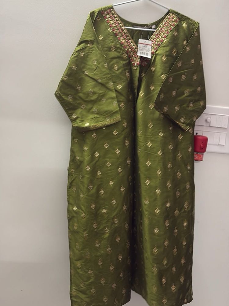 Elegant Green Kurta with Gold Embroidery