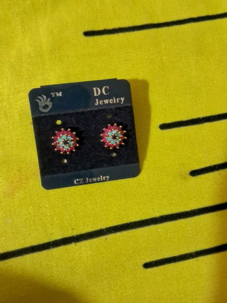DC Jewelry Dainty Stud Earrings