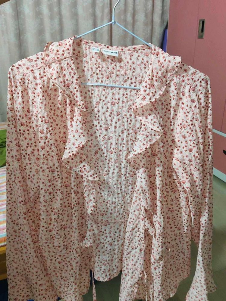 Chic Floral Ruffle Blouse
