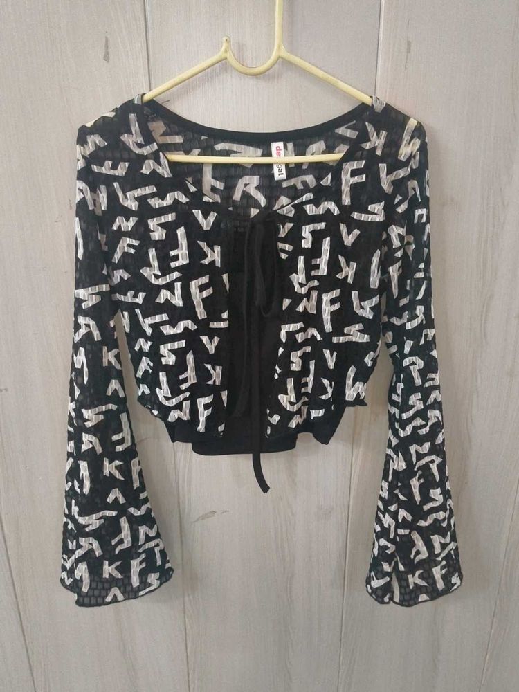 Stylish Black &amp; White Graphic Print Top