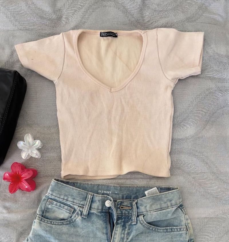 Light Pink Ribbed Cropped V-Neck Top