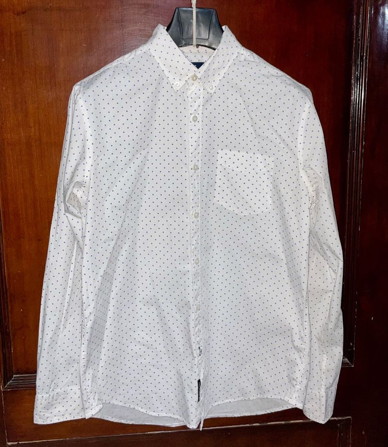 AMERICAN EAGLE OUTFITTERS White Polka Dot Button-D