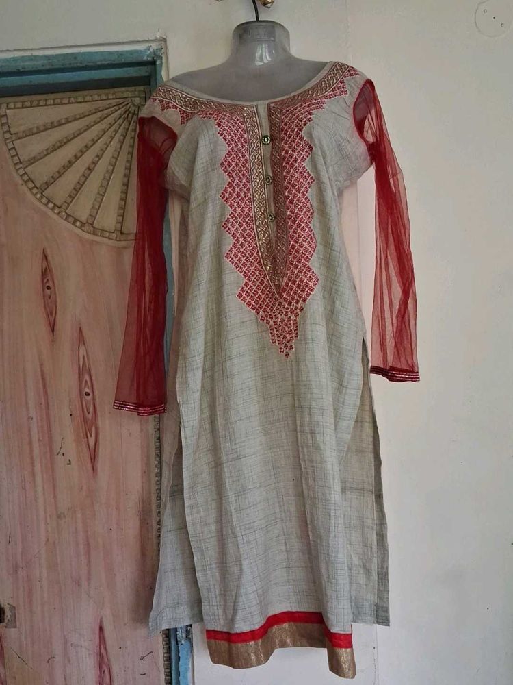 Elegant Embroidered Kurta with Red Net Sleeves