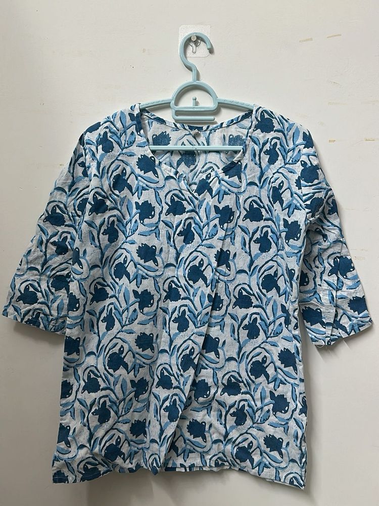 Blue &amp; White Floral Printed Short Kurti