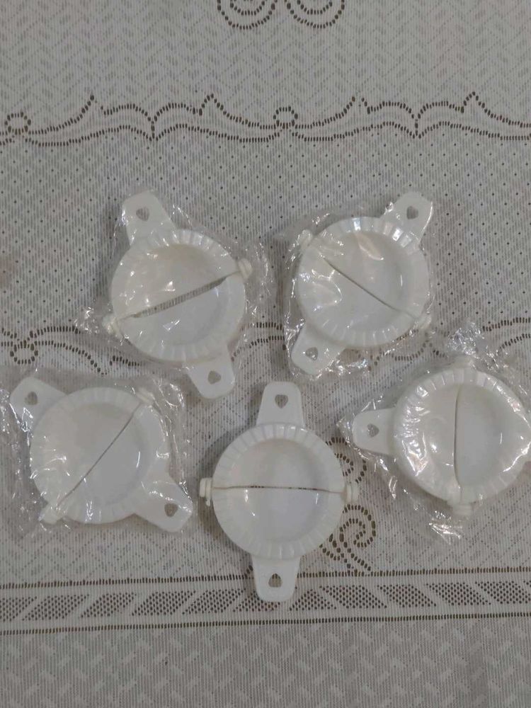 Set of 5 Round Plastic Gujia Mould Se