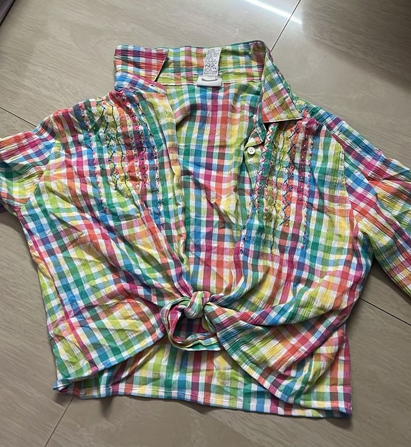 multicoloured shirt with a tie knot