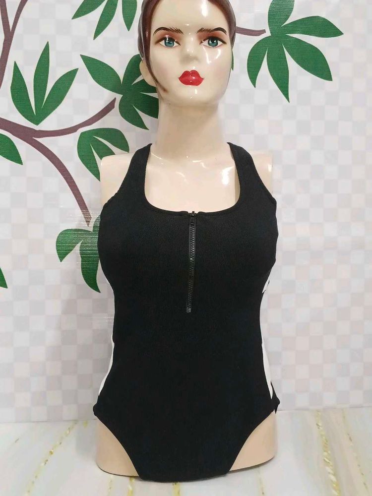 (1100)Black &amp; White One-Piece Swimsuit