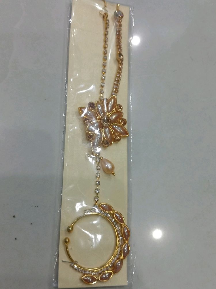 🥰 maang tikka With Nathni                                         😊look of with gold polish and diamond look stones work