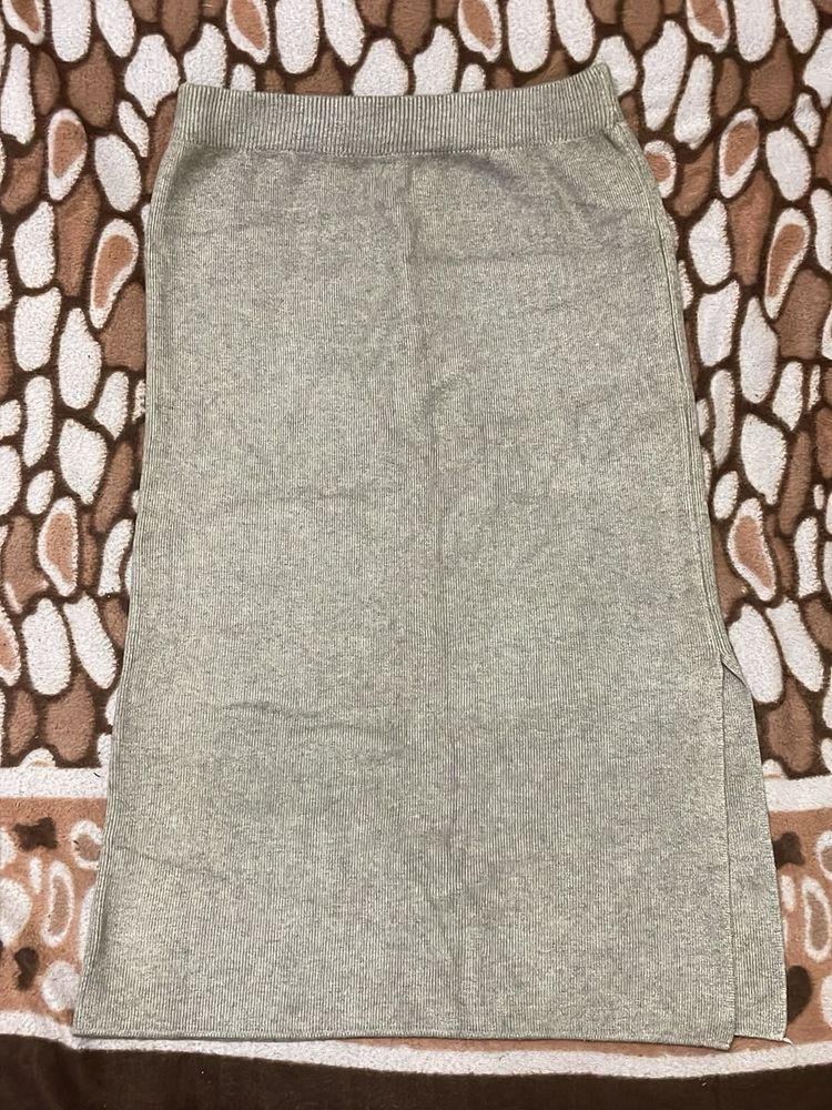 Elegant Grey Knit Midi Skirt