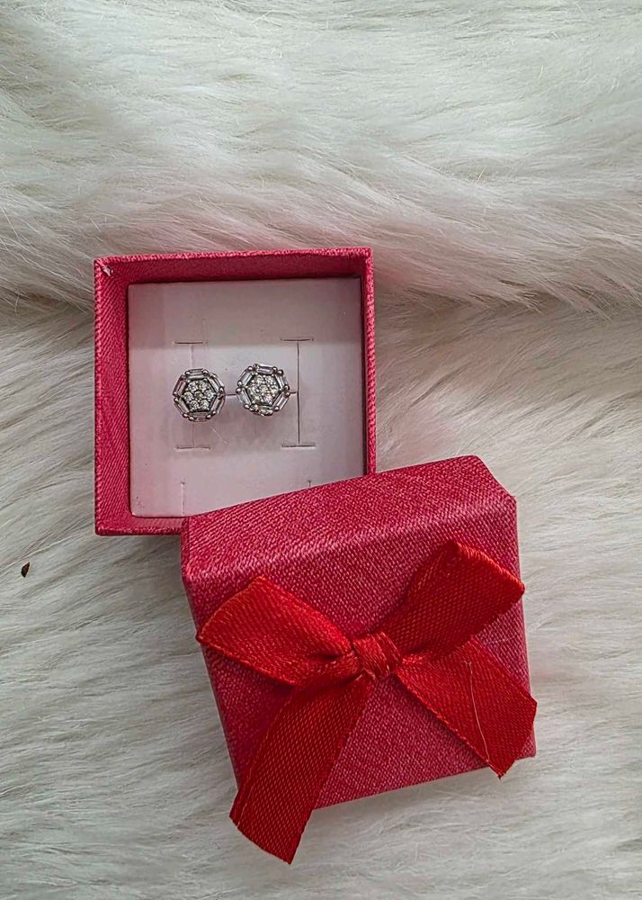 92.5 Elegant Stud Earrings in Gift Box