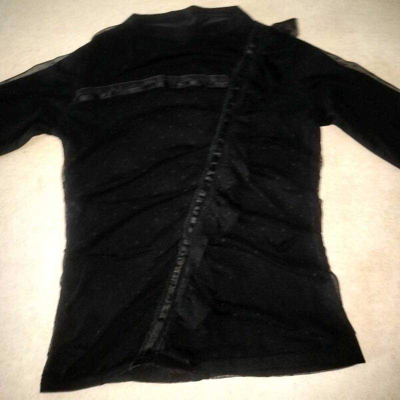 full sleeve black top...