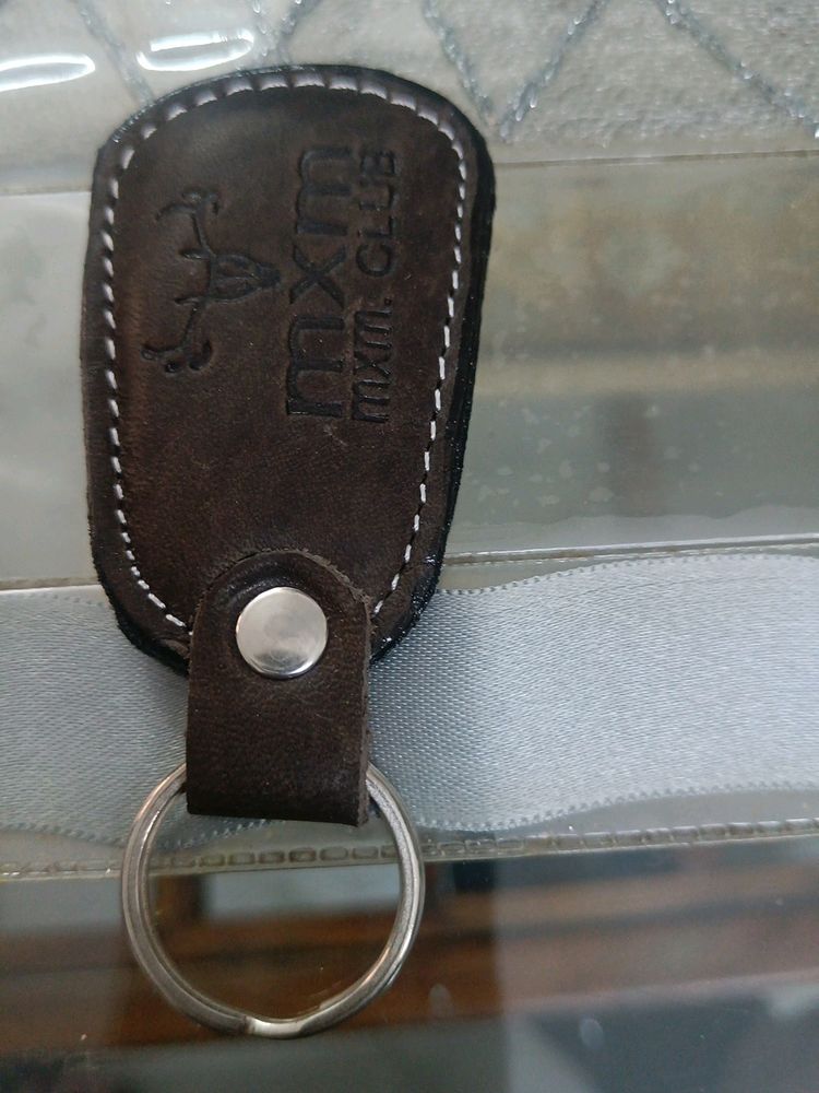 Maxm Club Leather Keychain
