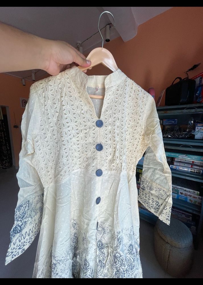 Elegant White Embroidered Kurta