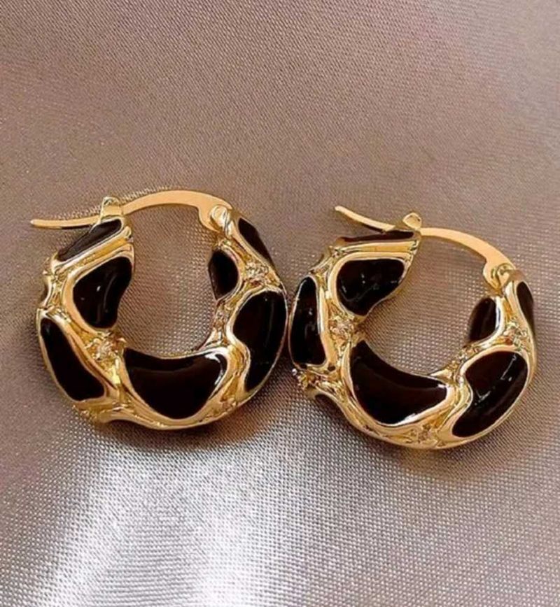 Chic Gold &amp; Black Hoop Earrings