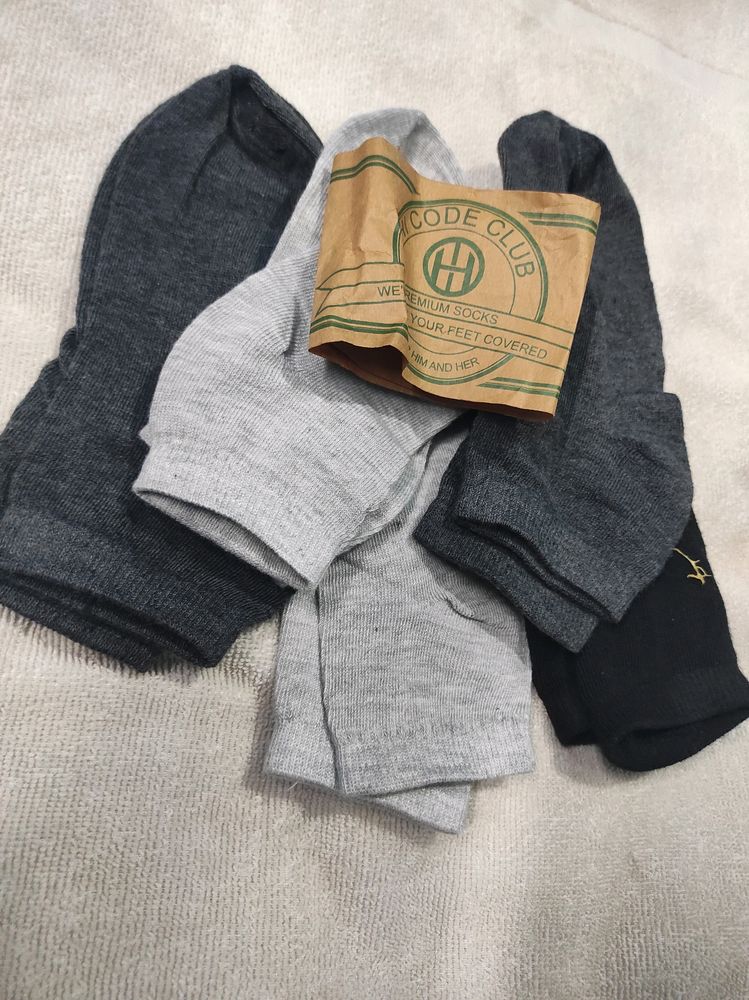 Brand New Seal Pack 4 Peice Socks