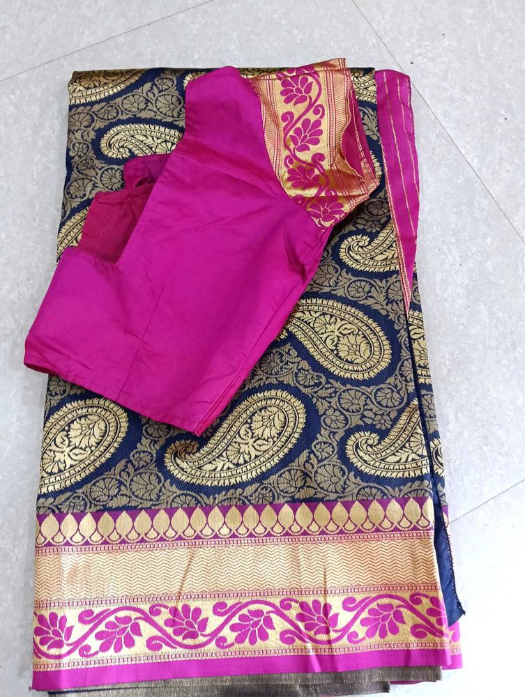 Elegant Navy &amp; Gold Paisley Saree with Blouse