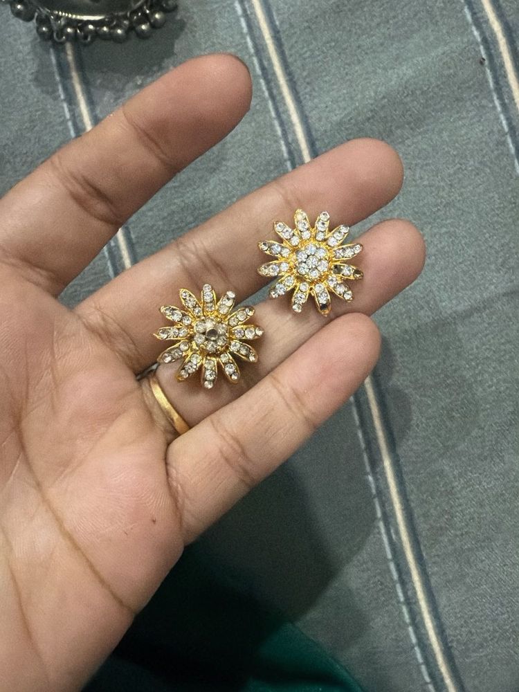 Sparkling Sun Flower Stud Earrings