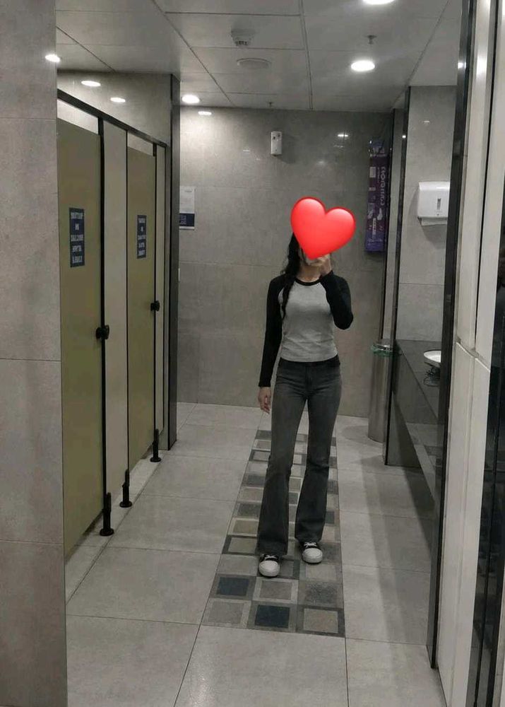 combo of jeans and y2k tee