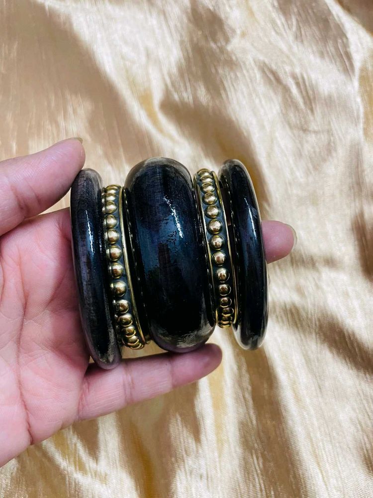Elegant Black &amp; Gold Bangle Set