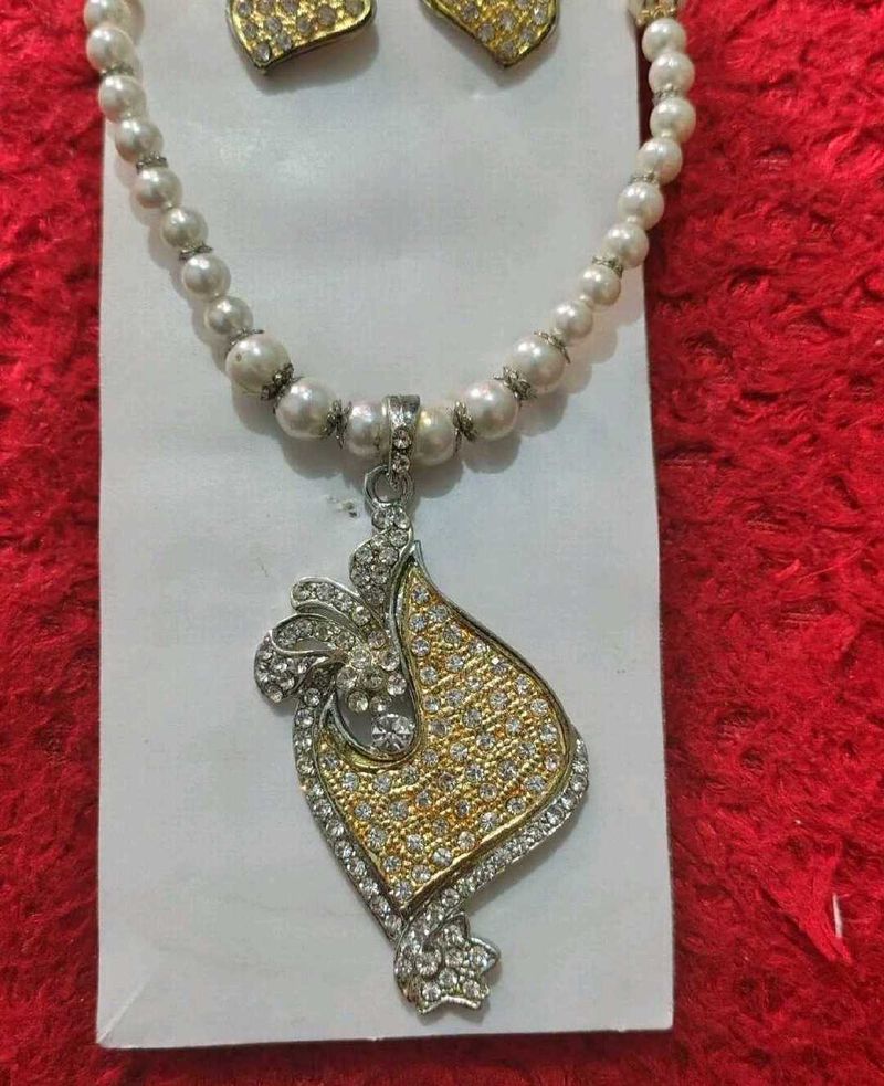 Elegant Pearl Necklace &amp; Earring Set
