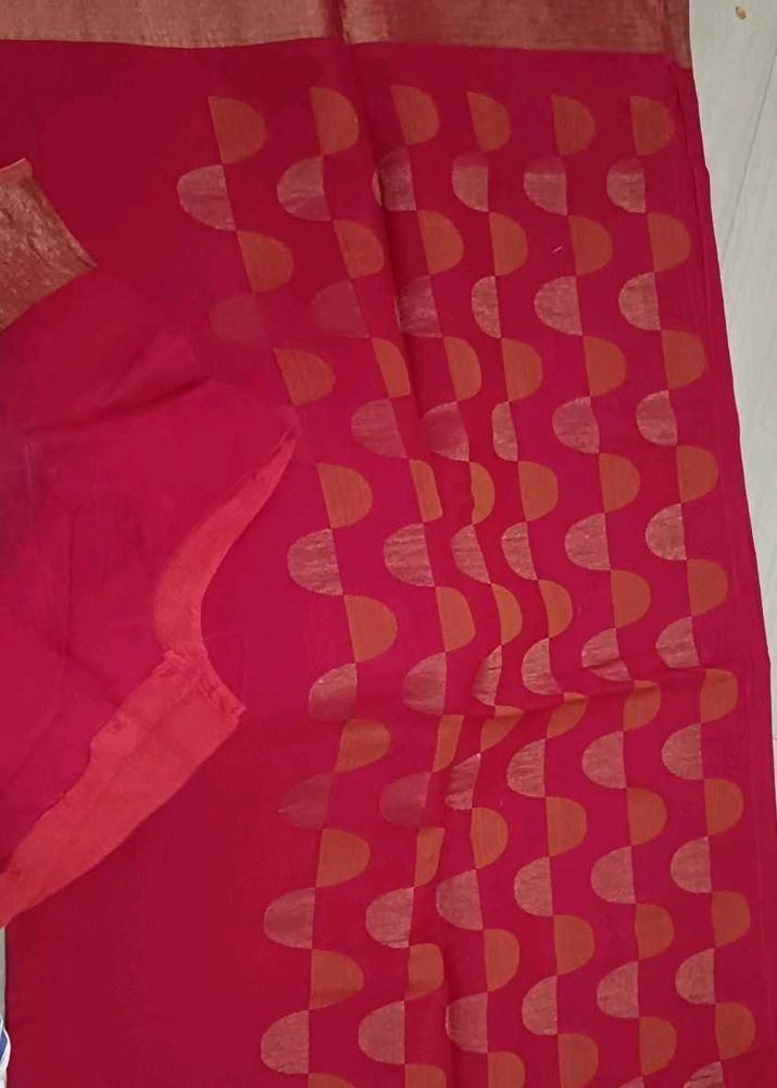 Vibrant Pink Saree with Geometric Pattern