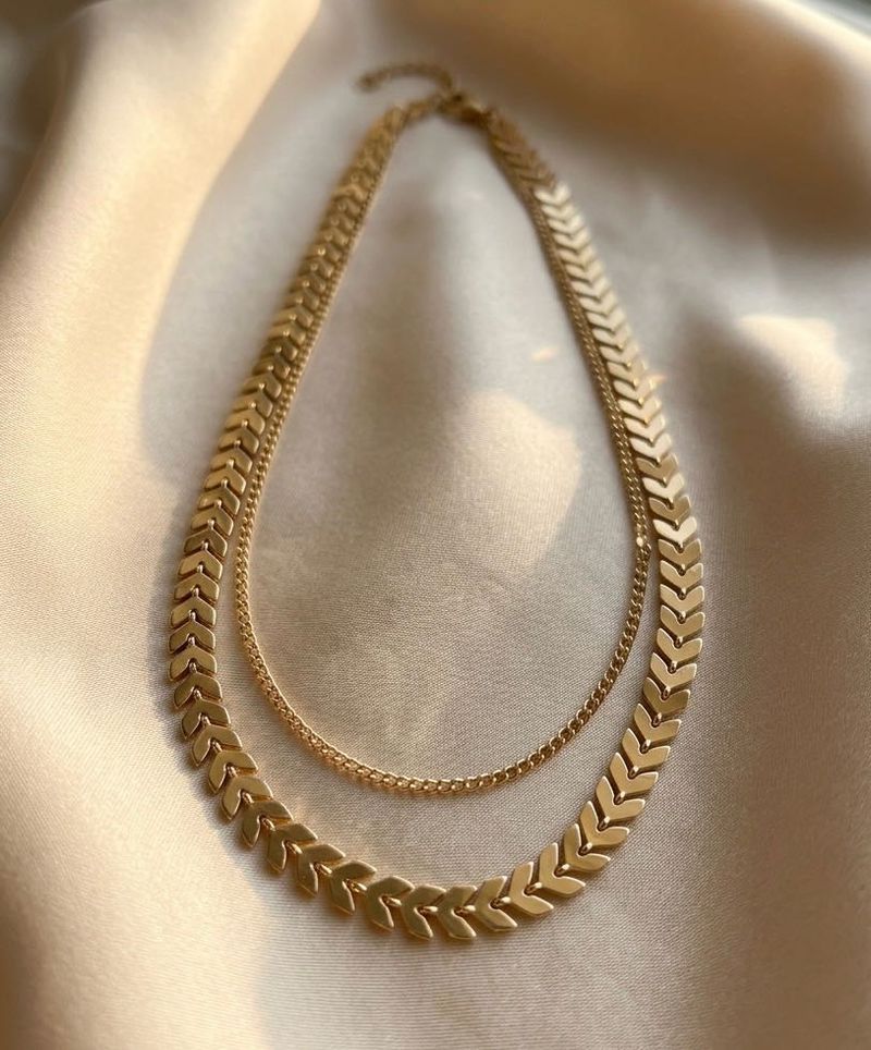 Layered Chevron Necklace (light gold-silver)