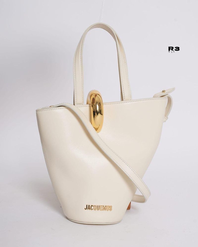 JACQUEMUS LE BANBOLA MOYEN BAG