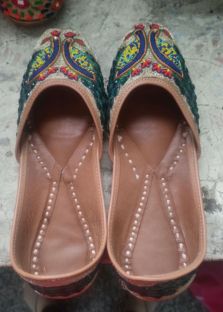 Embroidered Peacock Juttis