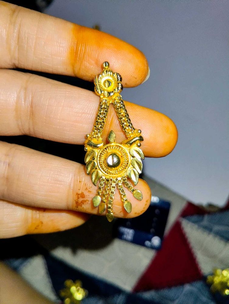 Elegant Gold Drop Earrings