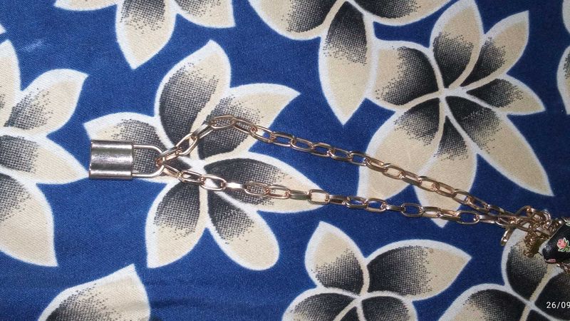 Chic Lock Chain Scarf Accessory