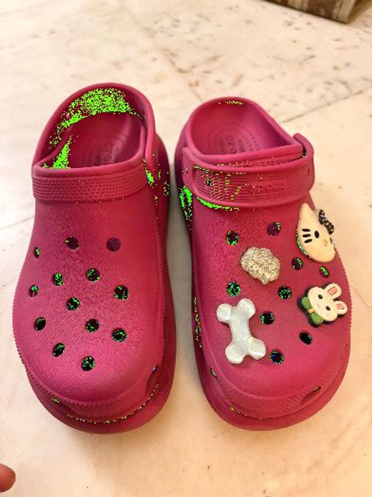 Pink Crocs with free gibitz