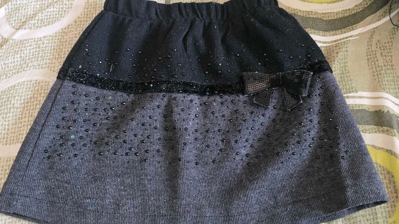 Sparkly Skirt with Bow Accent and fur jacke