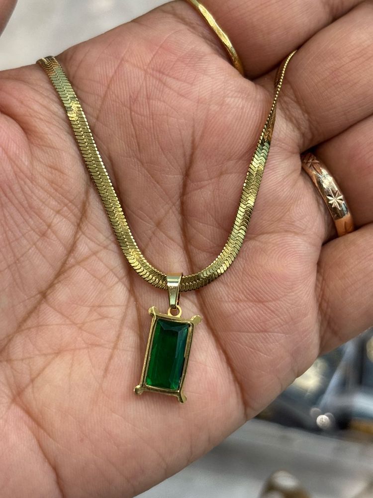 Elegant Green Emerald Pendant Necklace