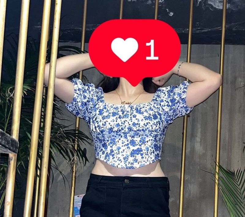 Blue printed  Floral Puff Sleeve Crop Top 💙