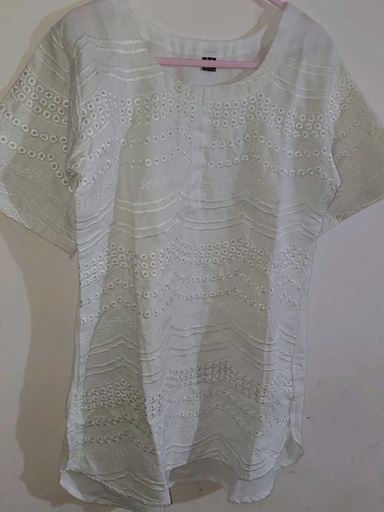 Elegant White Embroidered Kurta