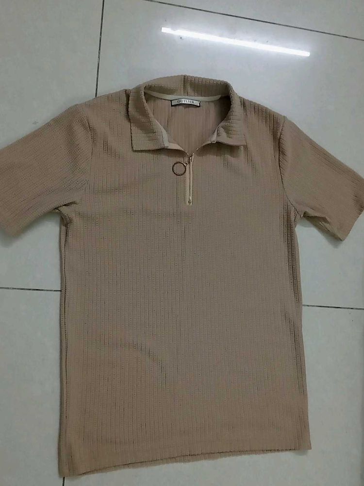 brand new 👌🆕☑️Ribbed Half-Zip Collared Tee