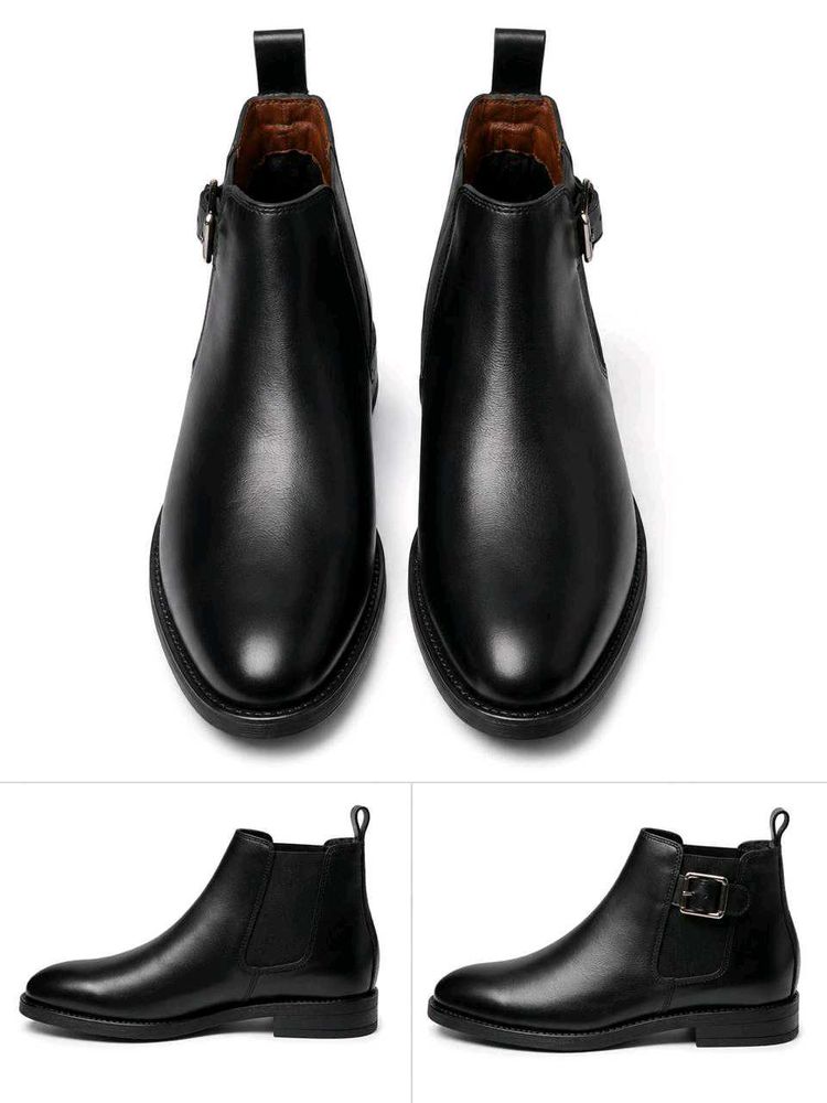 Classic Black Leather Chelsea Boots..pure.