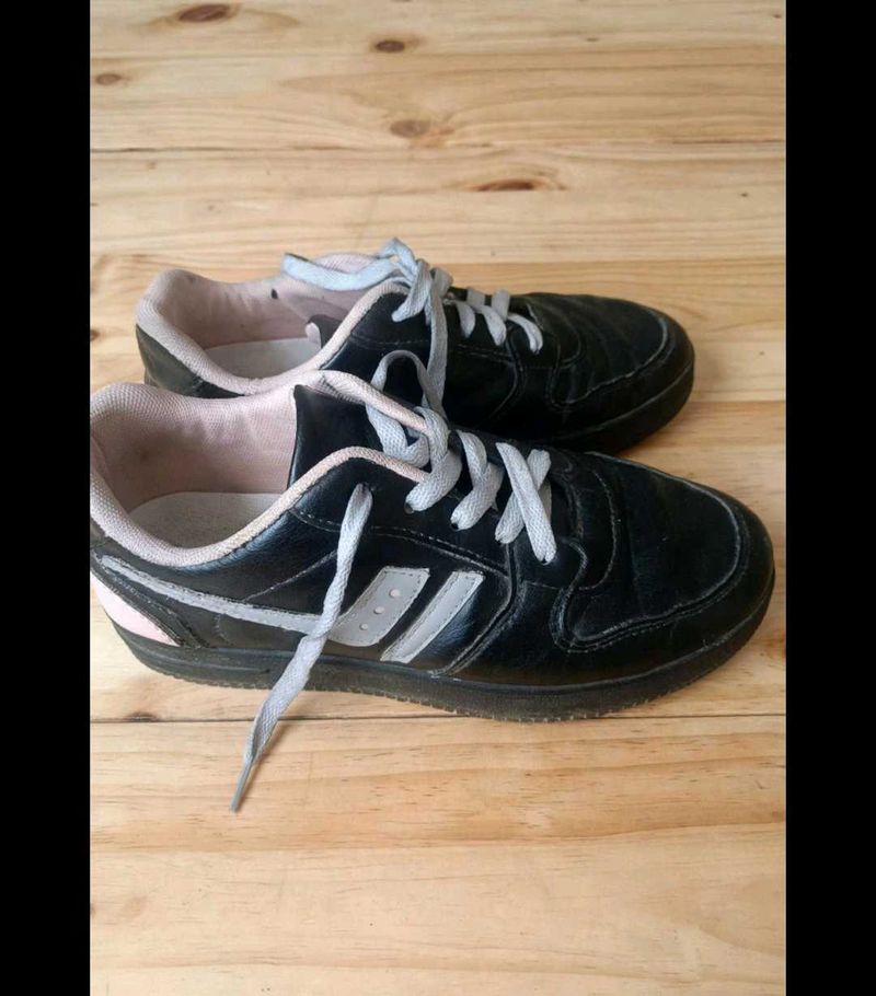 Black Sneakers with Grey Laces