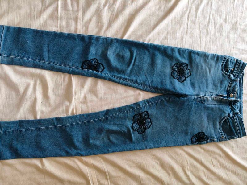 Women Embroidered Jeans