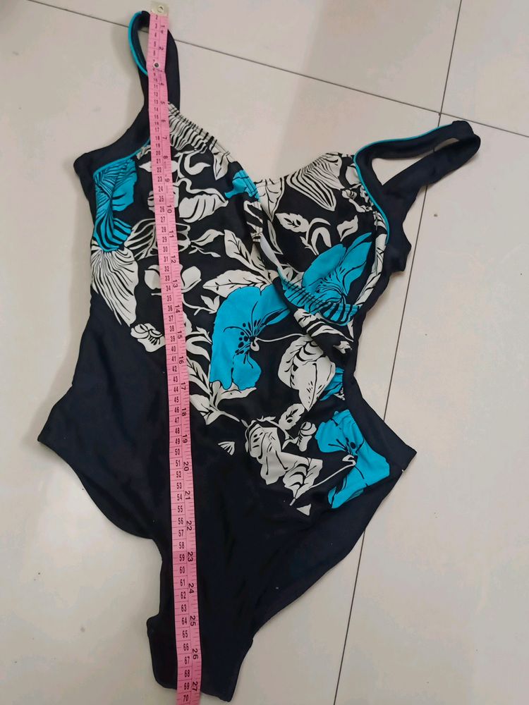Swimming wear For women, Stretchable