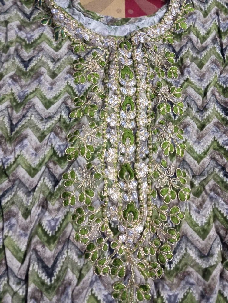Embellished Green Chevron Print Kurta by one get 1