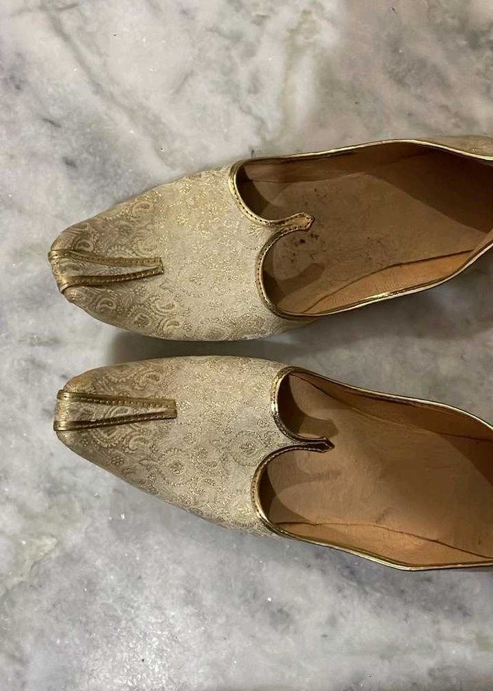 Elegant Gold Ethnic Loafers