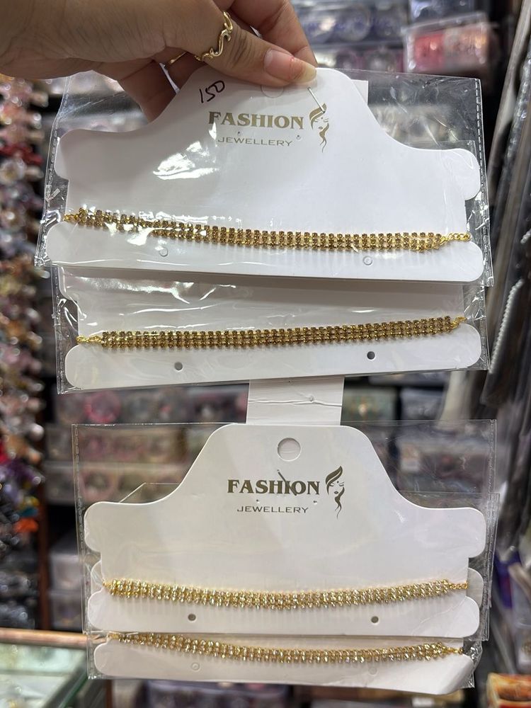 Elegant Gold-Plated chocker
