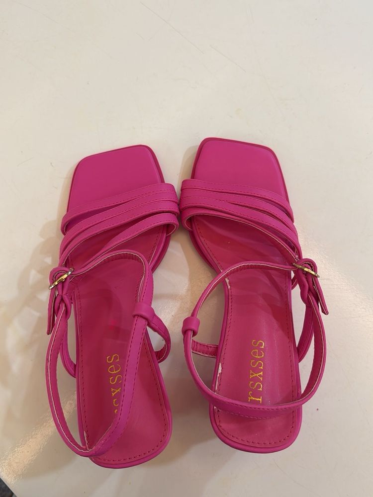 Chic Pink Strappy Flat Sandals